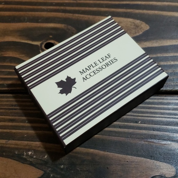 Mens black bifold wallet with removable passcase - Picture 7 of 7